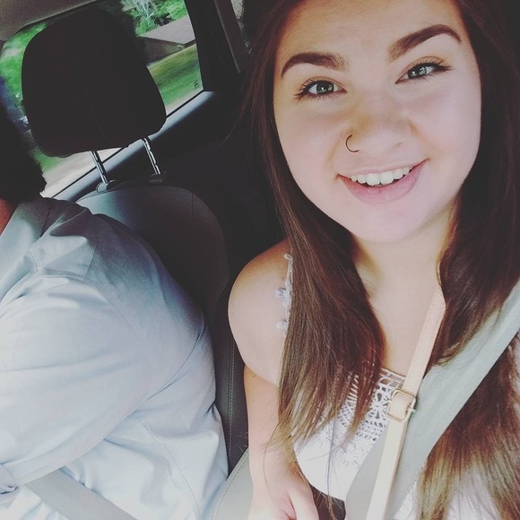 Profile Picture of Bryanna Trythall (@bryannaroset) on Poshmark