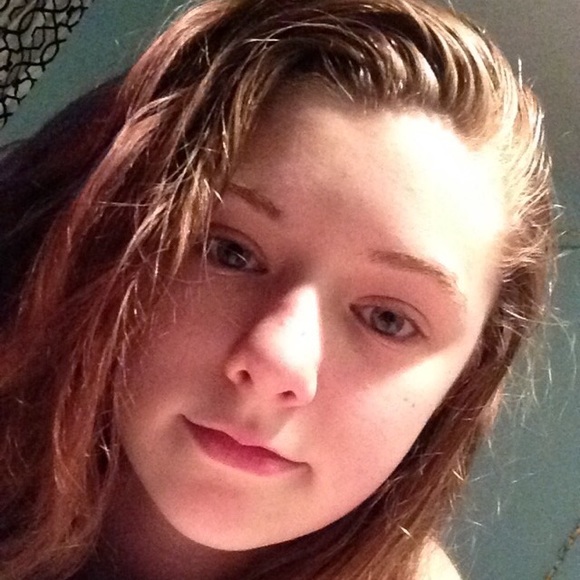 Profile Picture of Alexis Lusby (@alexislusby) on Poshmark