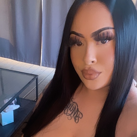 Profile Picture of Jasmine Beyza (@elibeyzacorona) on Poshmark