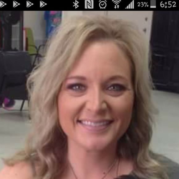 Profile Picture of Dana Schaefer (@dschaefer86) on Poshmark