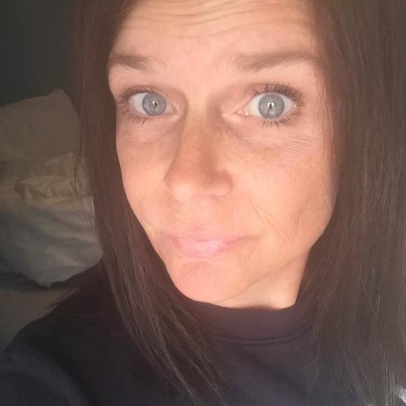 Profile Picture of Bobbie Baxter (@bobbiebaxter) on Poshmark