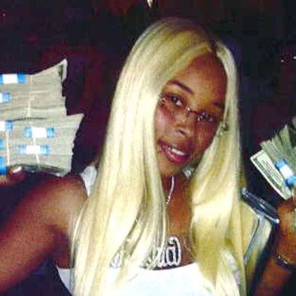 Profile Picture of Skylár Smith (@skyelowe23) on Poshmark