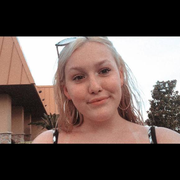 Profile Picture of Madison Cooley (@madds_cooley) on Poshmark