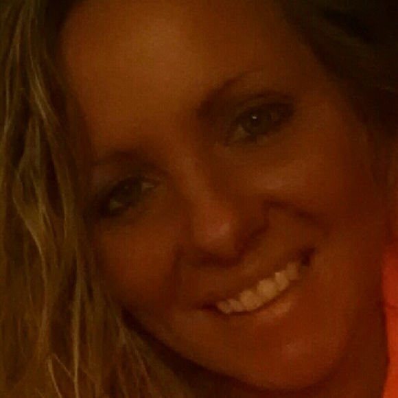 Profile Picture of Dawn Colopy (@brinkhaven) on Poshmark