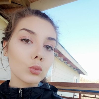Profile Picture of Autumn Pearson (@gayalien333) on Twitter