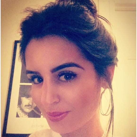 Profile Picture of Paula Coelho (@paulaac85) on Poshmark