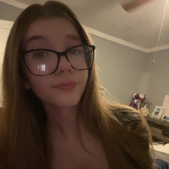 Profile Picture of Dixie Smith (@dixielynn928) on Poshmark