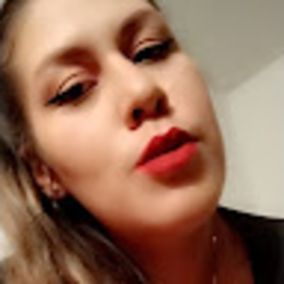 Profile Picture of Laura carolina León quintero (@lauraleon2893) on Poshmark