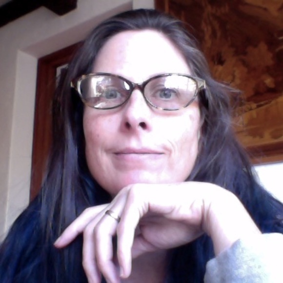 Profile Picture of Lisa Swehla (@lisaswehla) on Poshmark