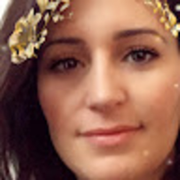 Profile Picture of Vicky Vanikiotis (@vickyvanikiotis) on Poshmark