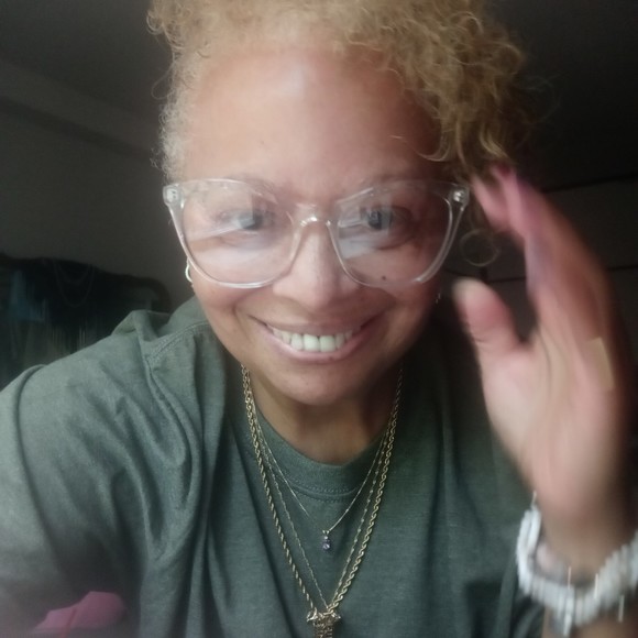Profile Picture of Debra Lawson (@deblistheonly1) on Poshmark
