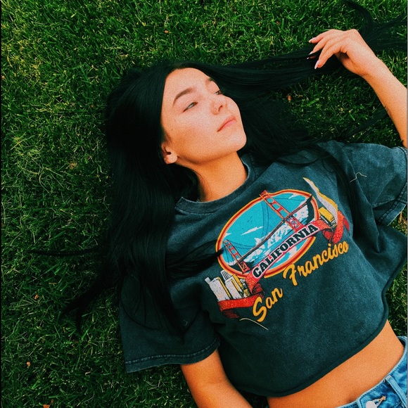 Profile Picture of Chloe Himes (@chloe_himes0) on Poshmark