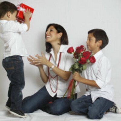 Profile Picture of Claudia Irias (@claudiairiasz) on Twitter