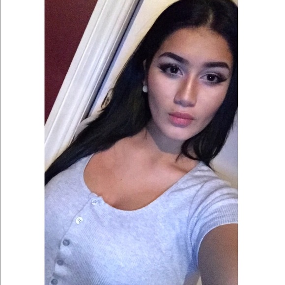 Profile Photo of Bernice Reyes (@beexcvz) on Poshmark