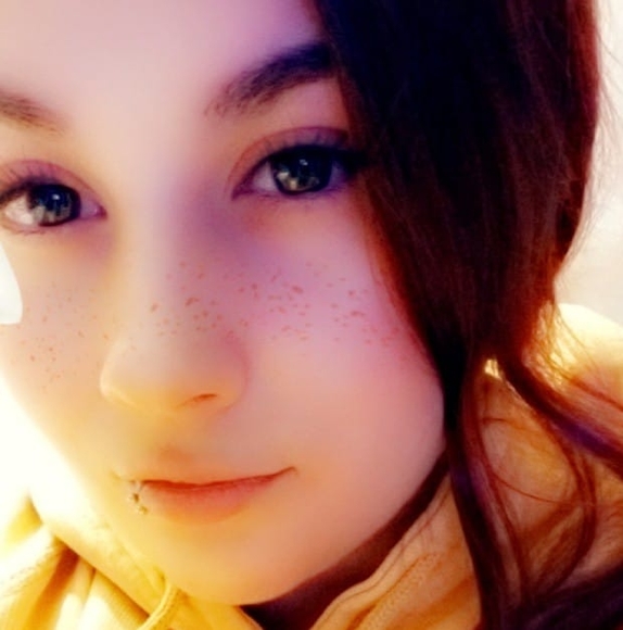 Profile Picture of Olivia Powers (@redheadedabigal) on Poshmark