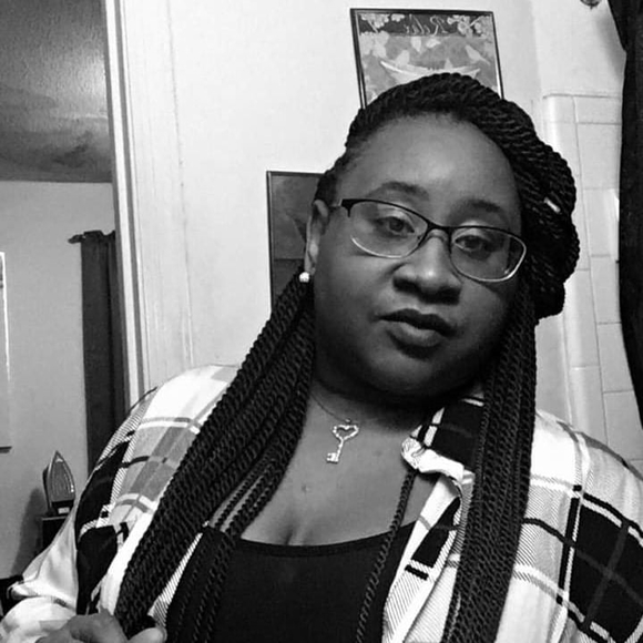 Profile Picture of Kim Gladden (@kglad2233) on Poshmark