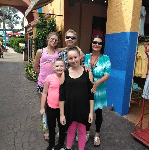 Profile Picture of Carla Schaumburger (@cschaumburger) on Poshmark