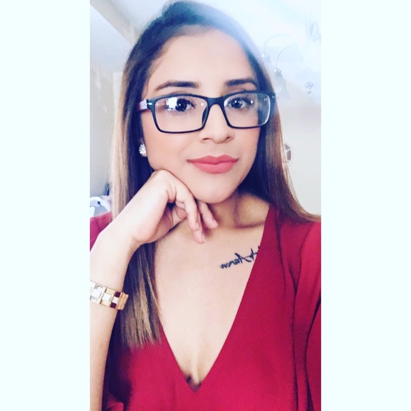 Profile Picture of Adriana Resendiz (@adrii_resendiz) on Poshmark