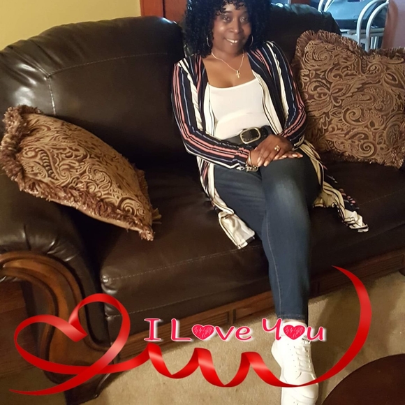 Deidra Bivins - Poshmark Profile Picture of Deidra Bivins (@deidrabivins) on Poshmark