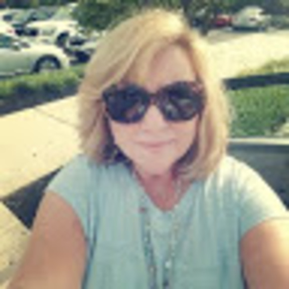 Profile Picture of Christine Erichson (@c_erichson) on Poshmark