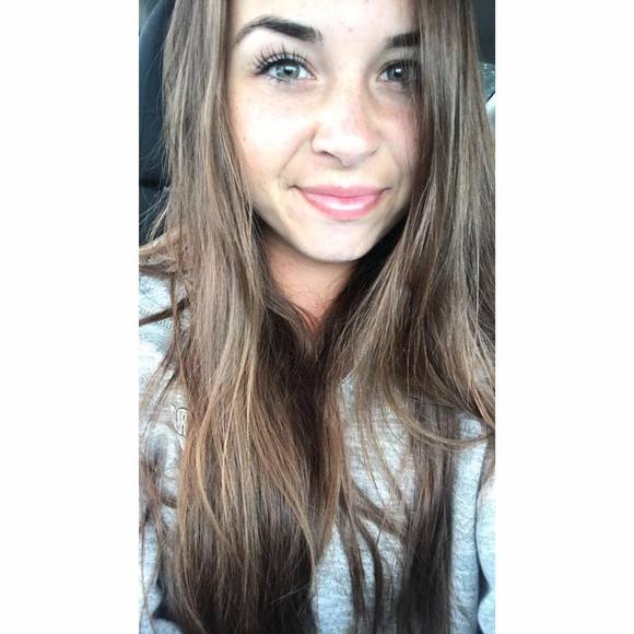 Profile Picture of Kelsey Gammage (@kelsey_menea) on Poshmark