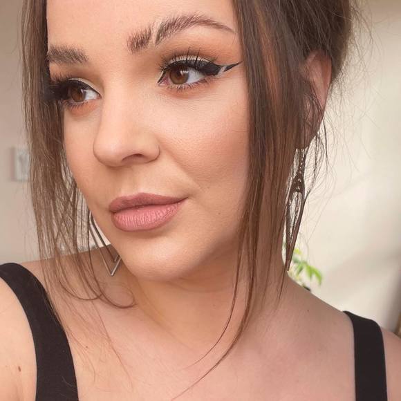 Profile Picture of Janine Gerrits (@ja9pg) on Poshmark