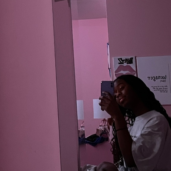 Profile Picture of Kamillah Munongo (@kitandamuno0) on Poshmark