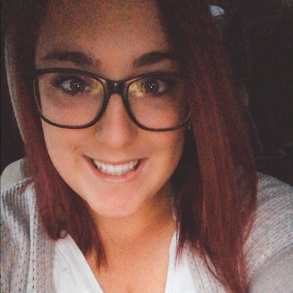 Profile Picture of Katelyn Bailey (@katebailey0811) on Poshmark