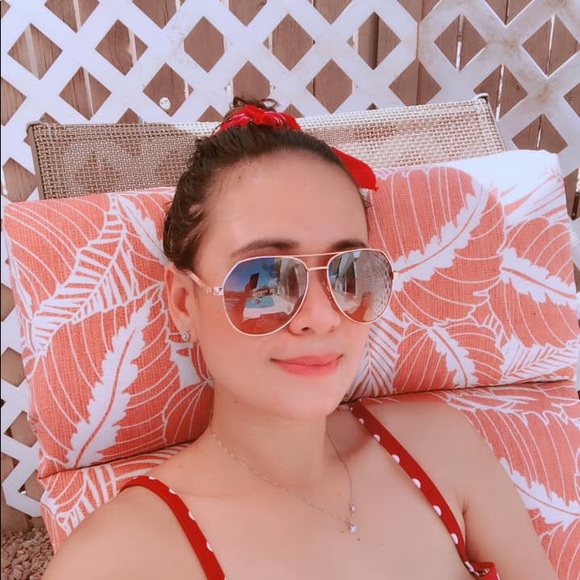 Profile Picture of Hazel Hawkins (@hazelhawkins) on Poshmark