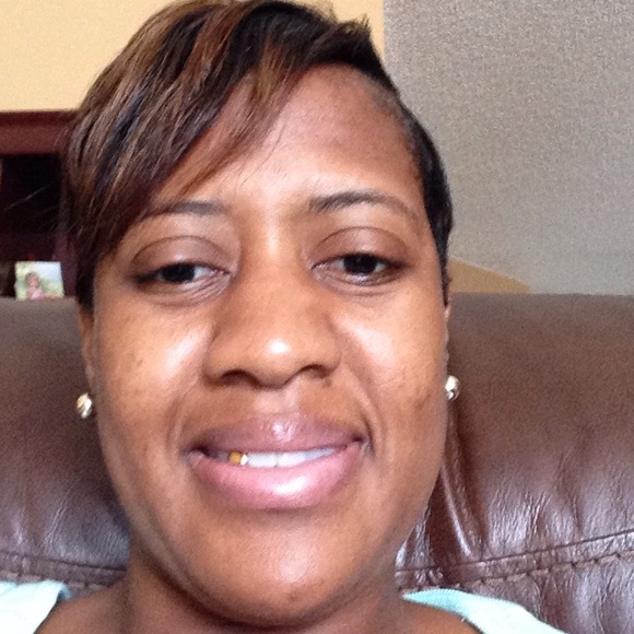 Profile Picture of Sarah Alvin (@sarah22k0) on Poshmark