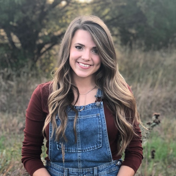 Profile Picture of Katelin Mceachern (@katelinmceacher) on Poshmark