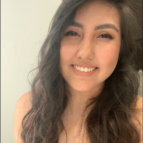 Profile Picture of Lucy Aoyama (@lia0321) on Poshmark