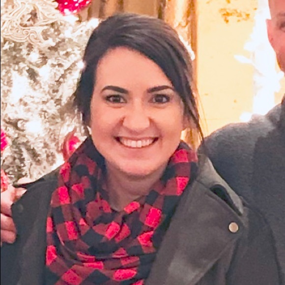 Profile Picture of Kristen Pecararo (@kpecararo) on Poshmark