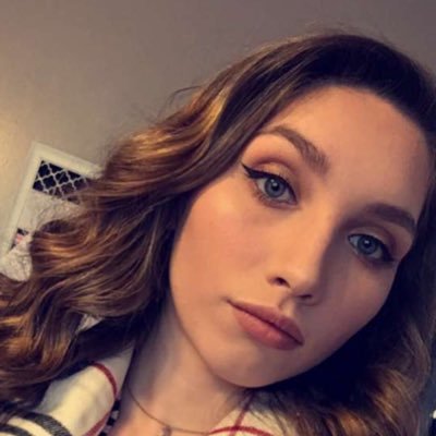 Profile Picture of Elizabeth Nickerson (@liznickerson25) on Twitter