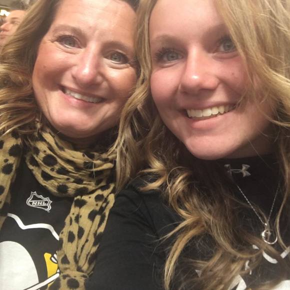 Profile Picture of Jennifer Bathgate (@jenniferemma) on Poshmark