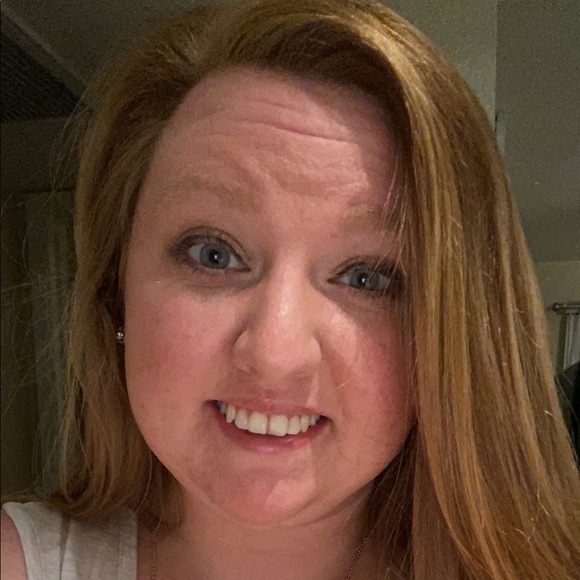 Profile Picture of Catherine Edwards (@cnicole_xo) on Poshmark