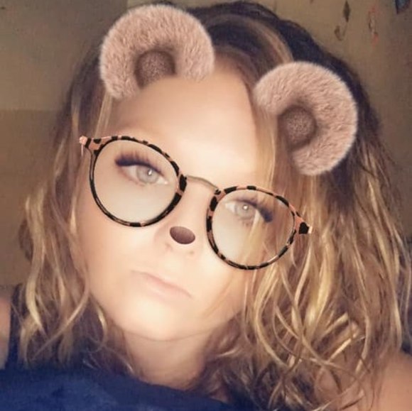 Profile Picture of Samantha Stansbury (@samanthastan519) on Poshmark