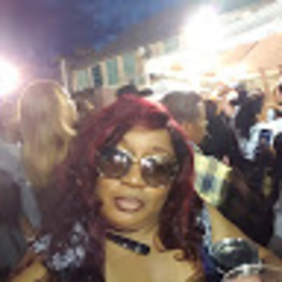 Profile Picture of Cinnamon Washington (@owashington924) on Poshmark