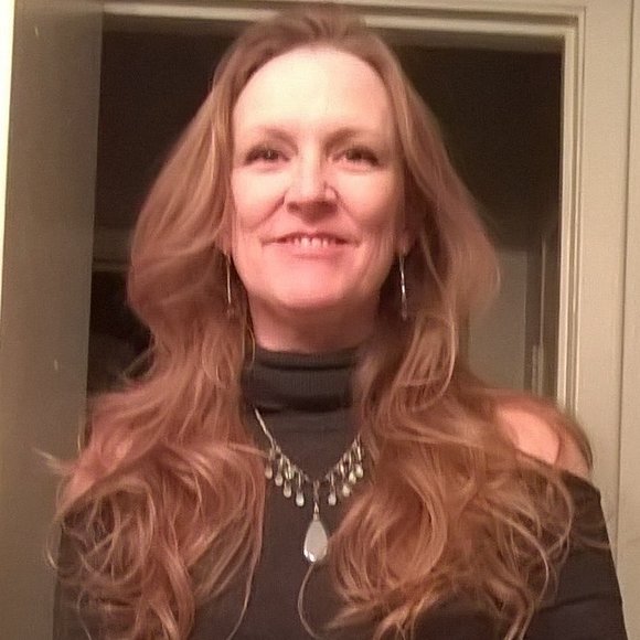 Paula Meroney - Poshmark Profile Picture of Paula Meroney (@thinred) on Poshmark