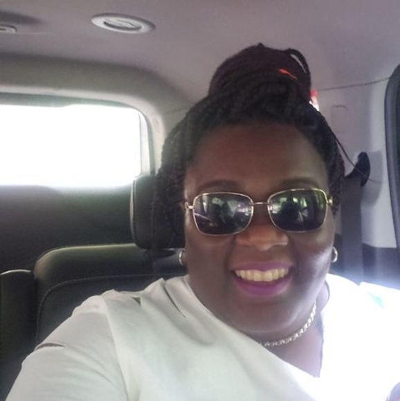 Profile Picture of Deslyn Queeley (@deslynqueeley) on Poshmark