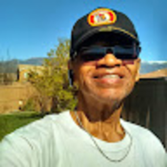 Profile Picture of Carl Harris (@clharris390) on Poshmark