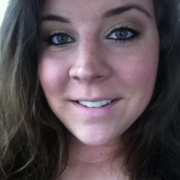 Profile Picture of Michelle Hike (@michellehike) on Poshmark