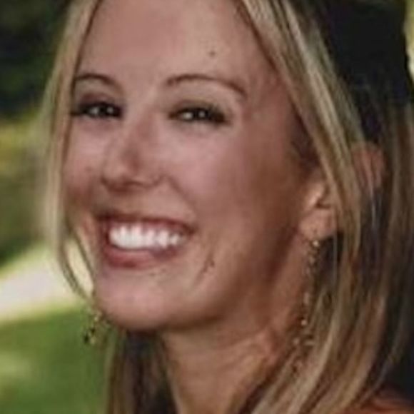 Profile Picture of Laurie Bookhardt (@mangobookie) on Poshmark