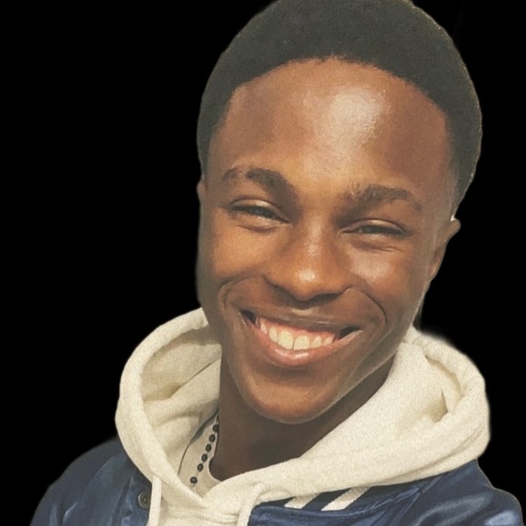 Profile Picture of Ifeatu Okafor (@1featu) on Poshmark