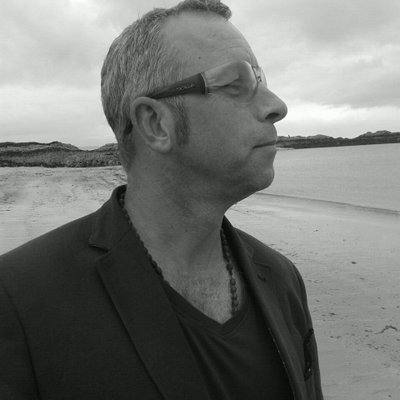 Profile Picture of Roger Moore (@Roger1Sky) on Twitter