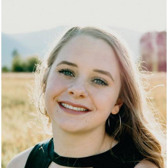 Profile Picture of Mallory Reisbeck (@malloryreisbeck) on Poshmark