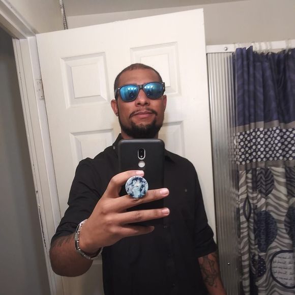Profile Picture of Michael Samuelson (@michaelsamue236) on Poshmark