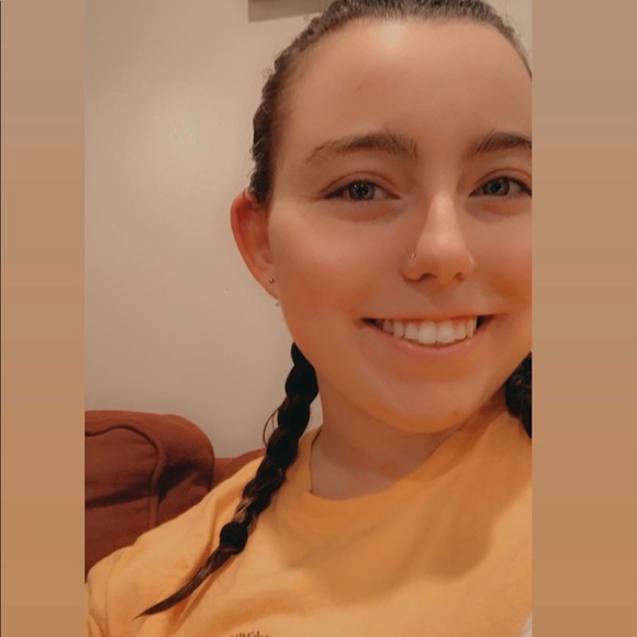 Profile Picture of Rebecca Craig (@luv_becca21) on Poshmark