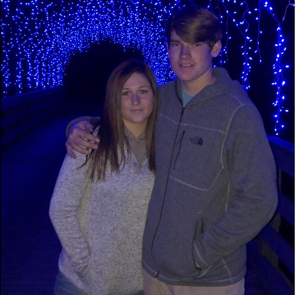 Profile Picture of Sydney Chivers (@sydneychivers) on Poshmark