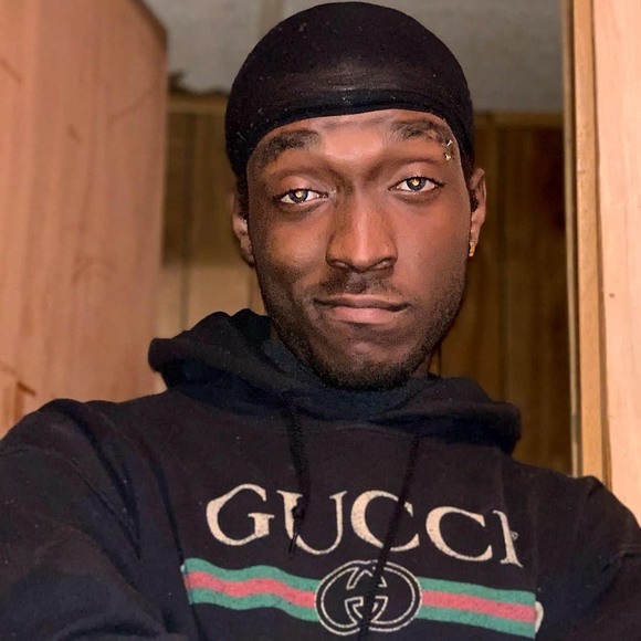Profile Picture of Darius Simon (@swaqqephresh1) on Poshmark